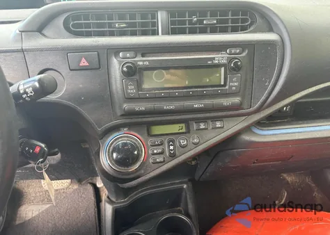 2013 Toyota Prius C z USA, uszkodzony, nr VIN JTDKDTB39D1037540